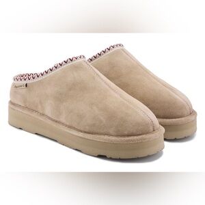 Bearpaw Women's Martis Slipper new in size 7 
Nude beautiful winter shoes
